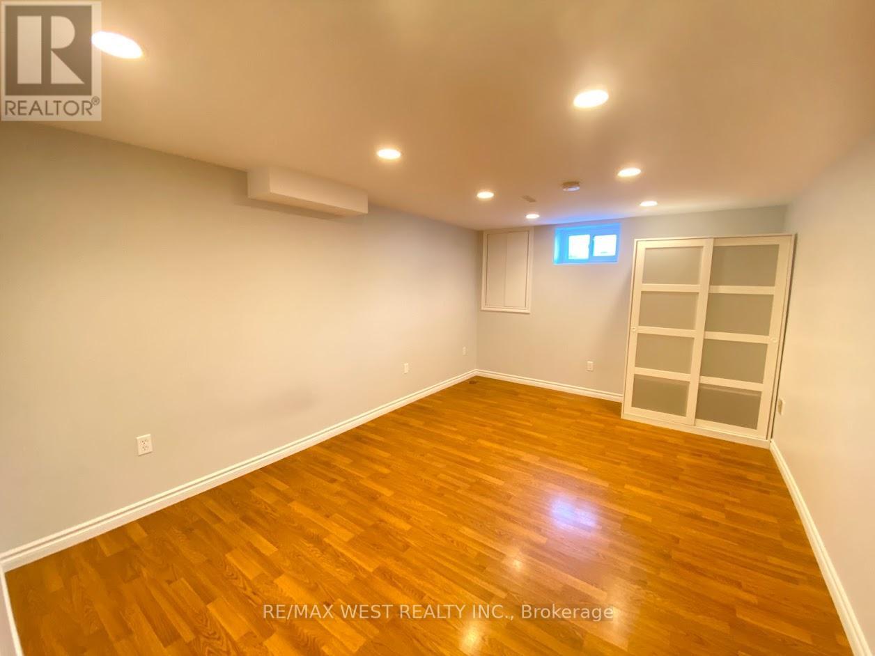 #BSMT -20 BRITANNIA AVE, #Bsmt