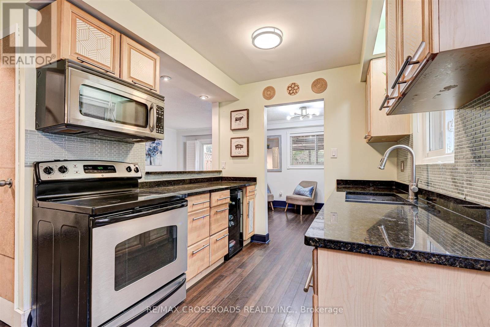 214 COLLINGS AVE