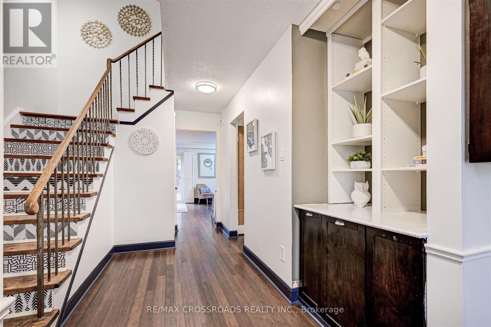 214 COLLINGS AVE