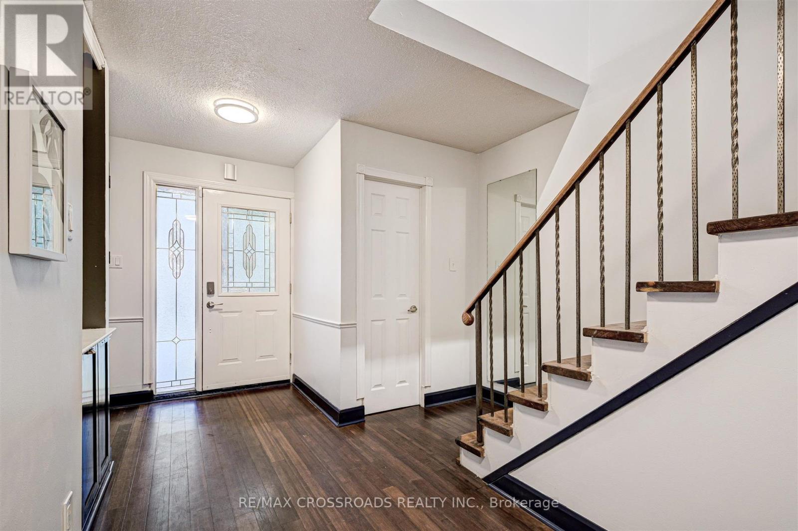 214 COLLINGS AVE