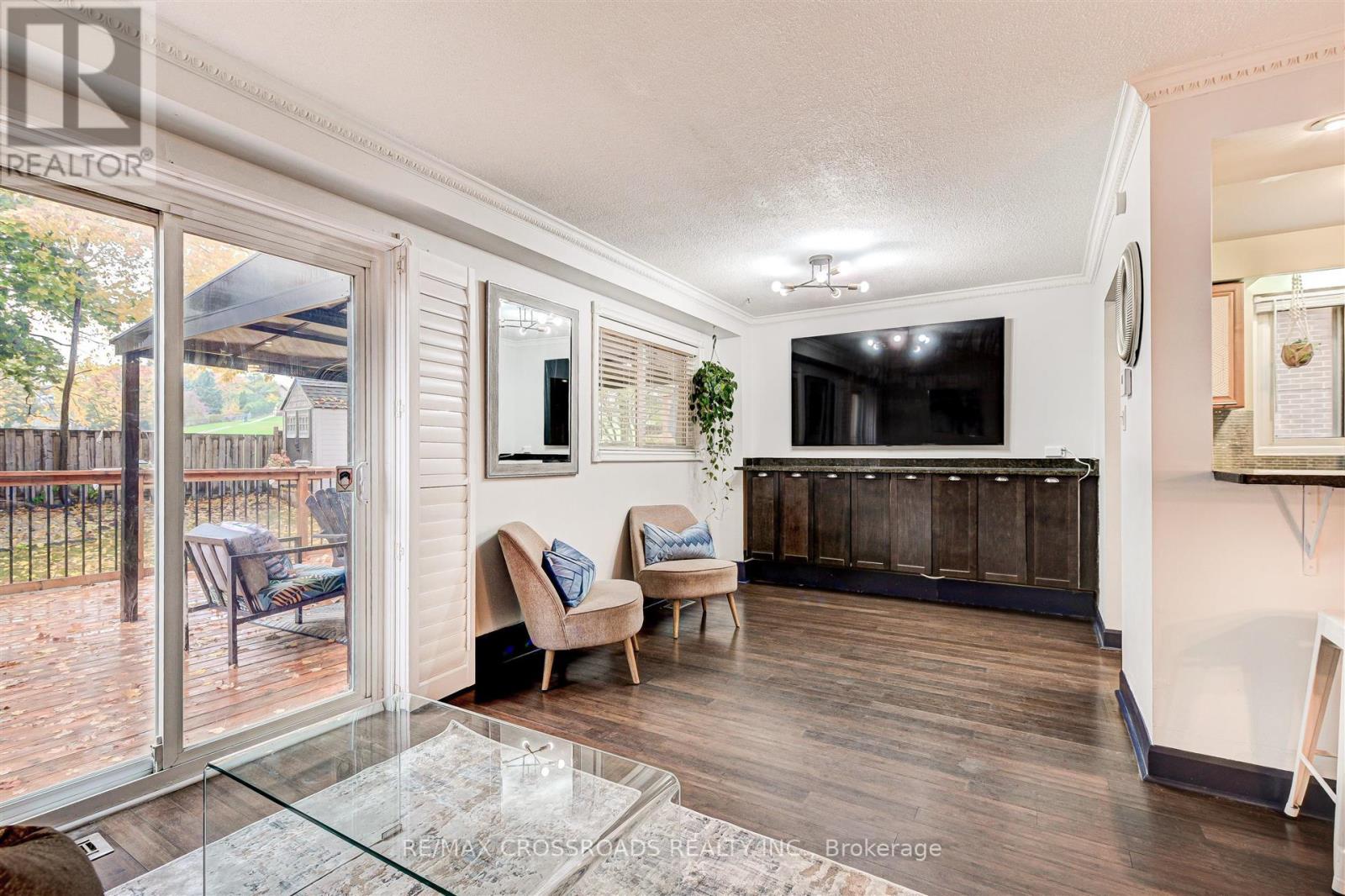 214 COLLINGS AVE
