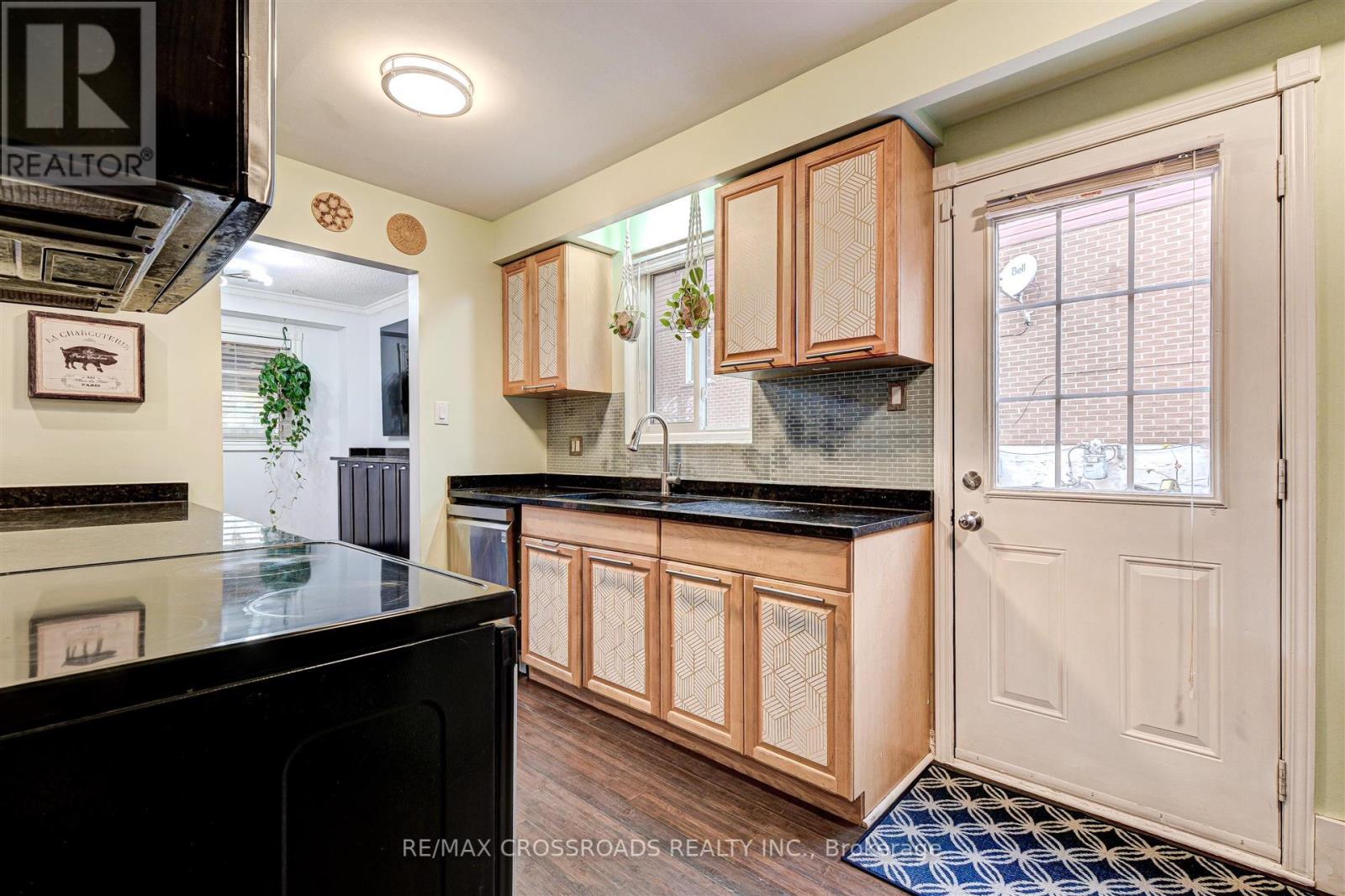 214 COLLINGS AVE