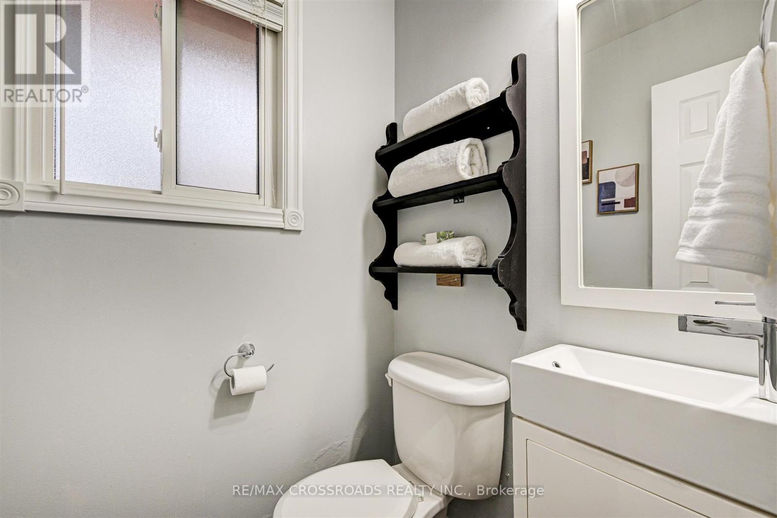 214 COLLINGS AVE