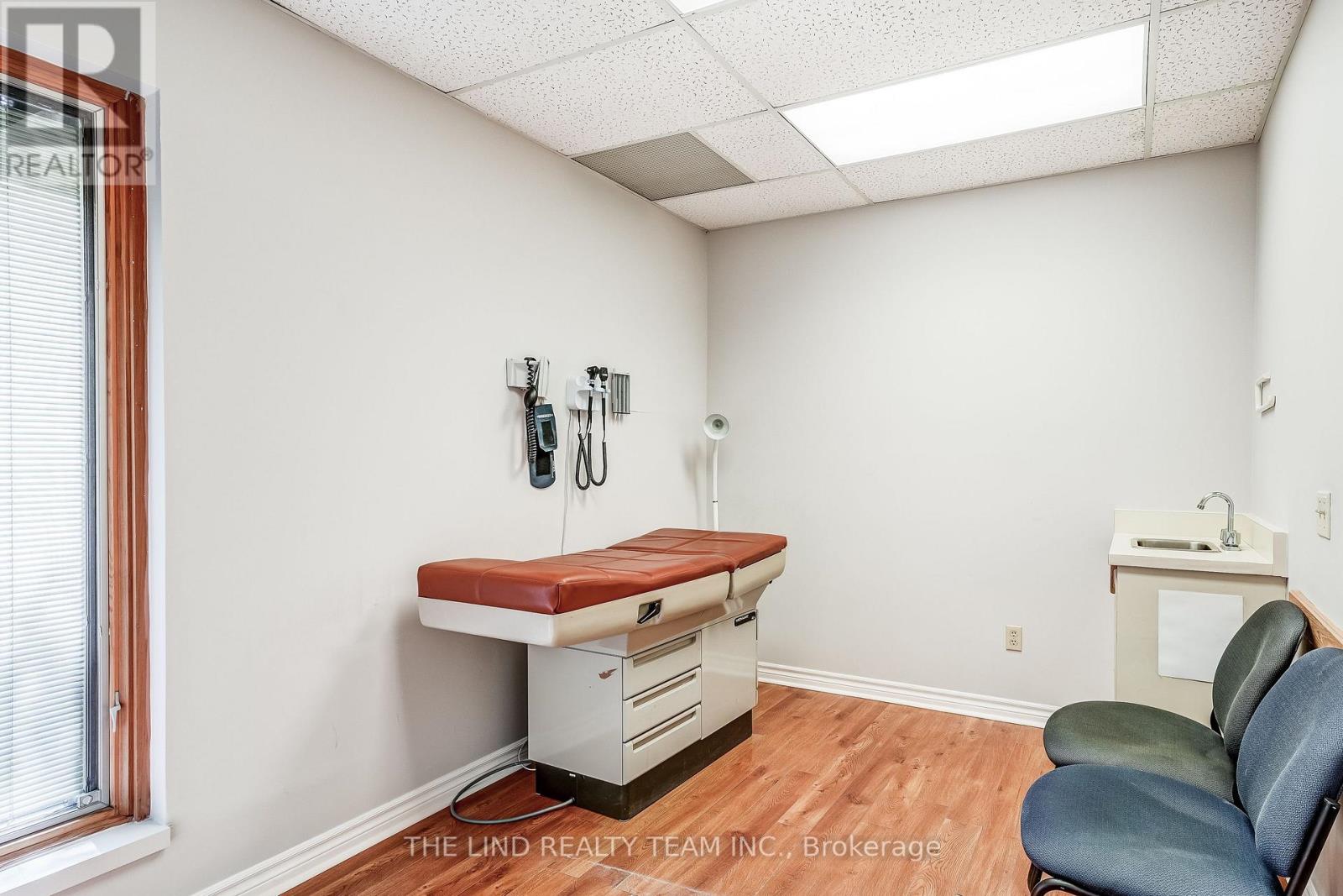 #201 -15017 YONGE ST, #201