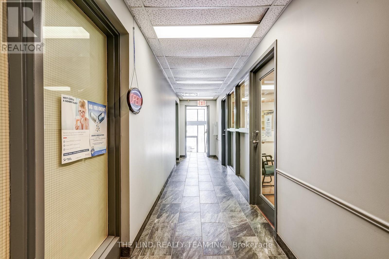 #201 -15017 YONGE ST, #201