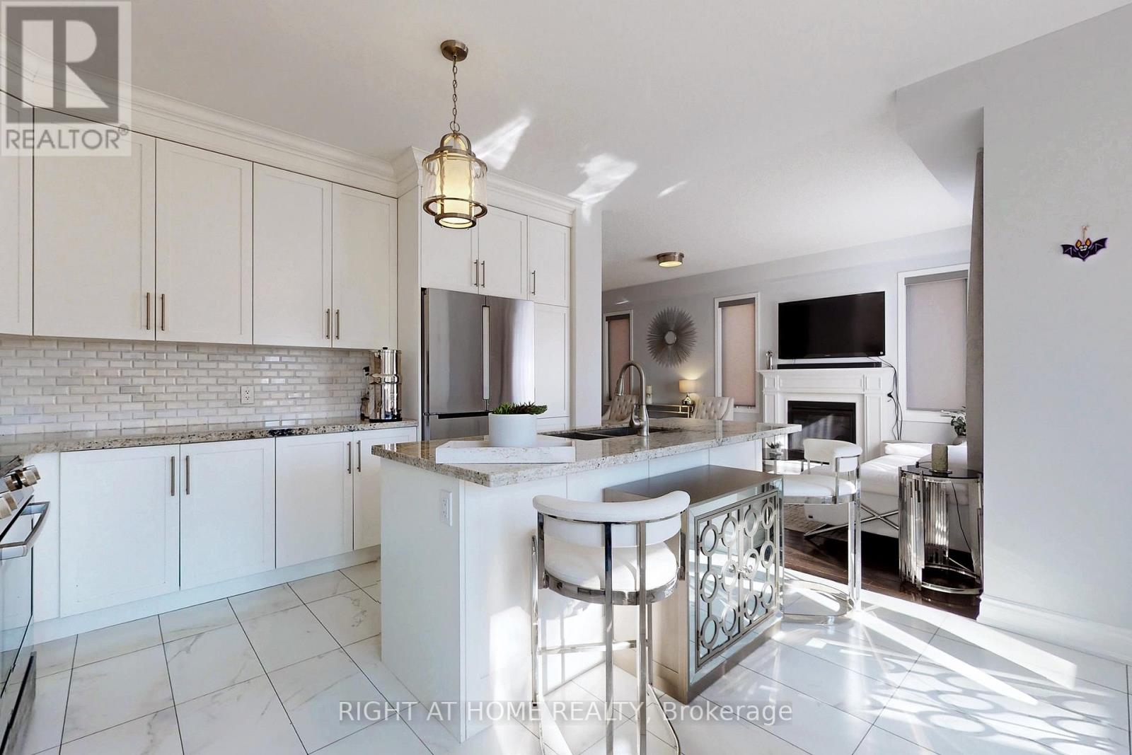 1021 ABRAM CRT