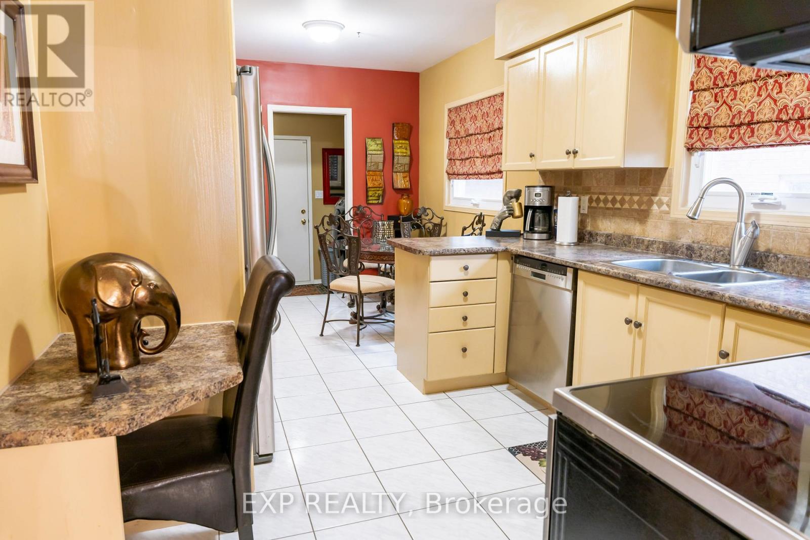 375 CARRUTHERS AVE