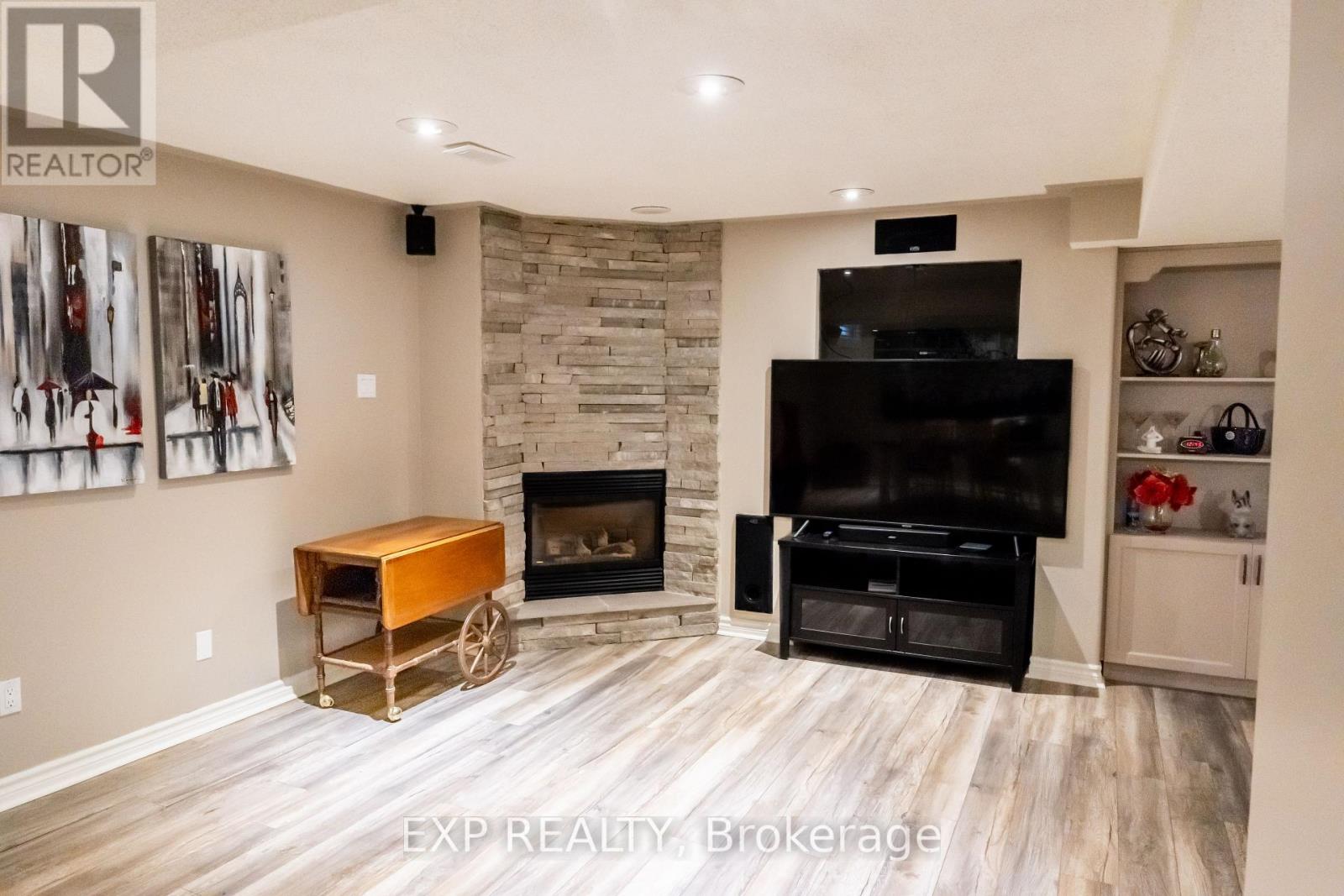 375 CARRUTHERS AVE