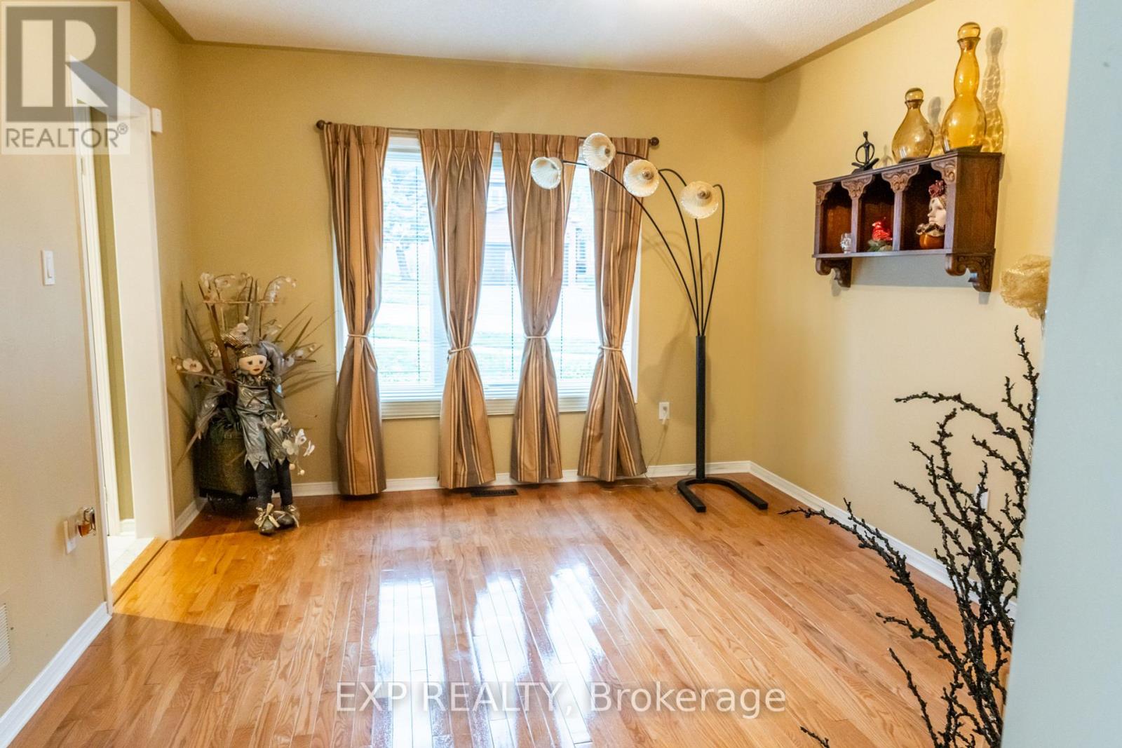 375 CARRUTHERS AVE