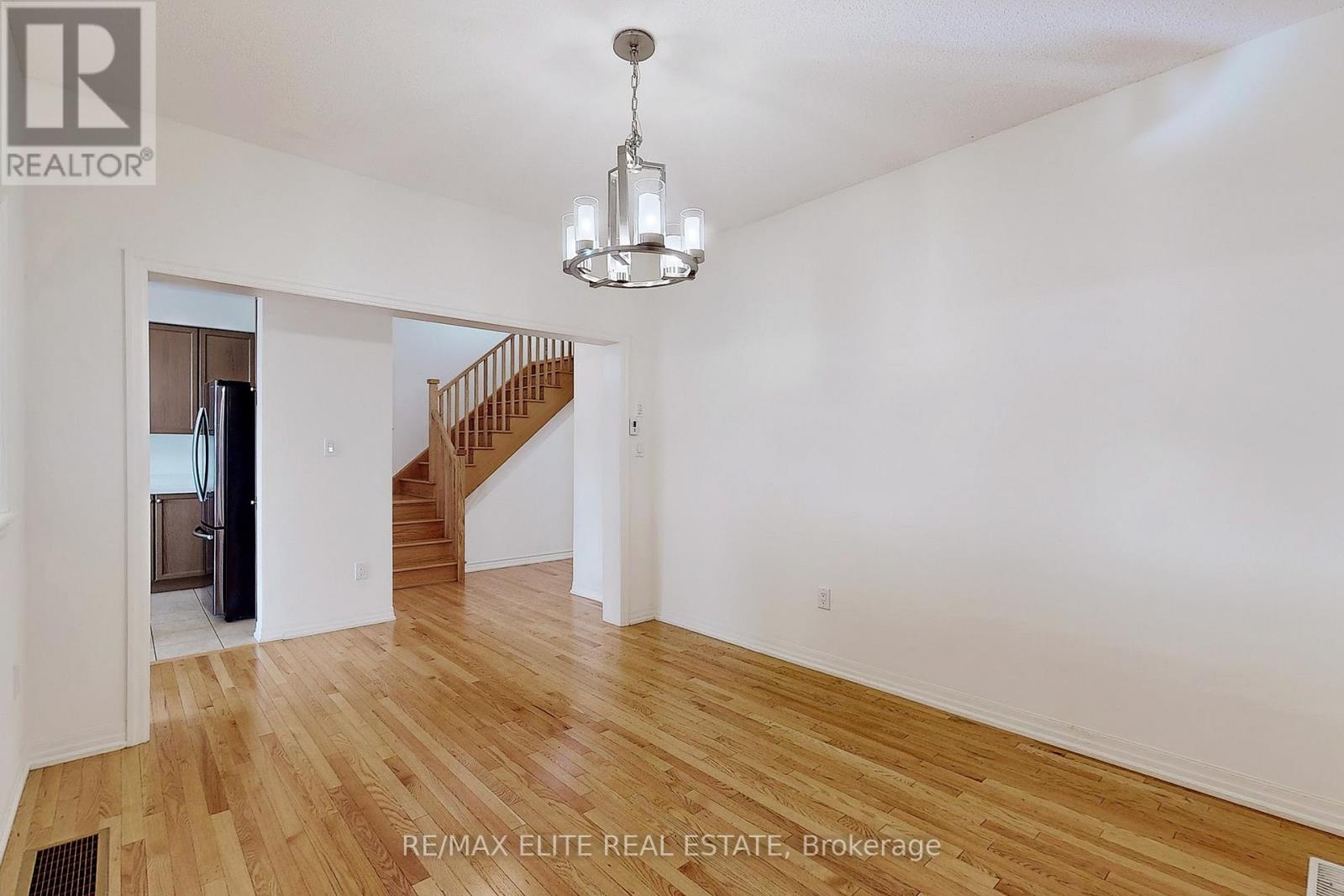125 VANTAGE LOOP ST