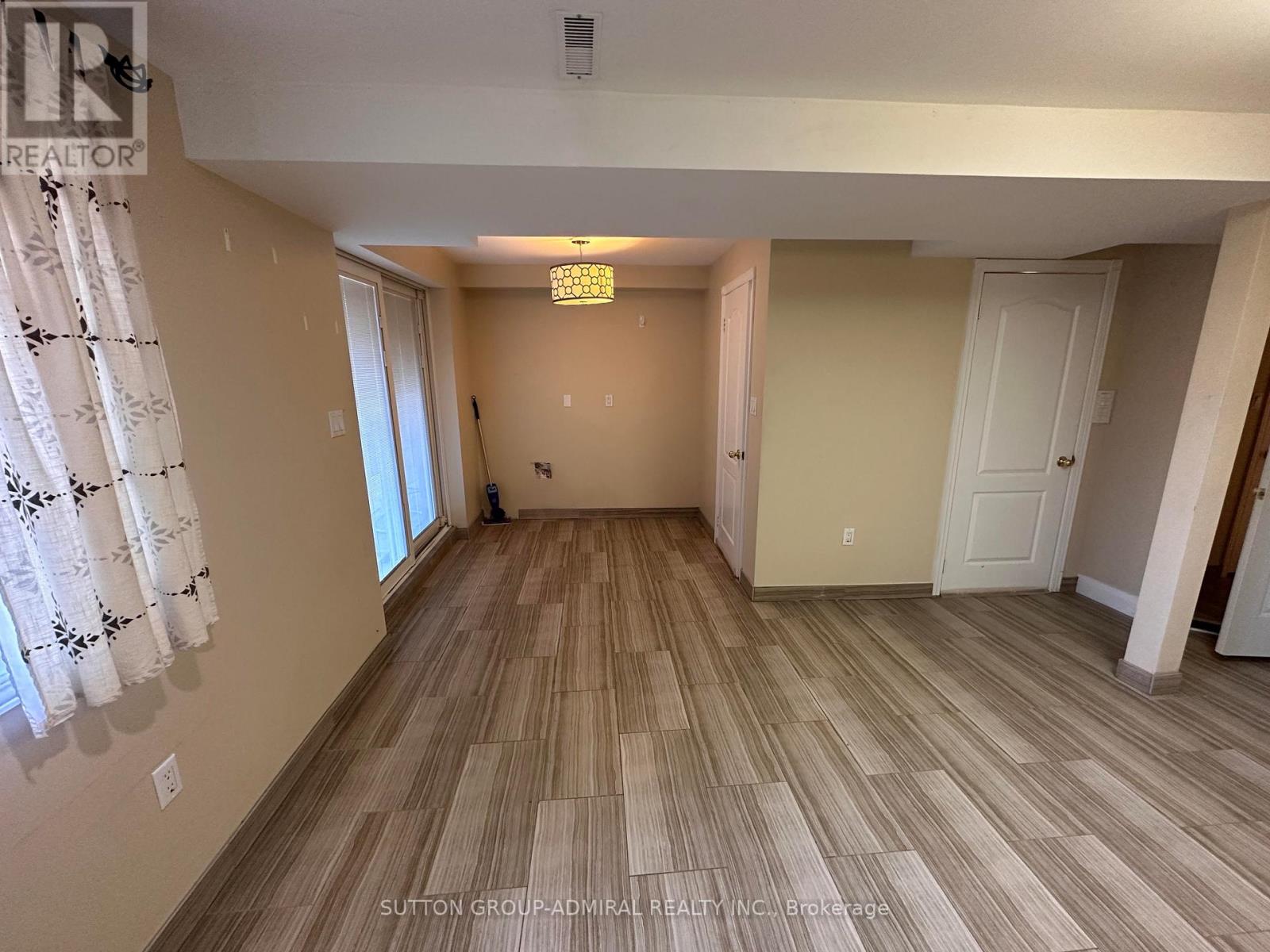 47 CHISWICK CRES