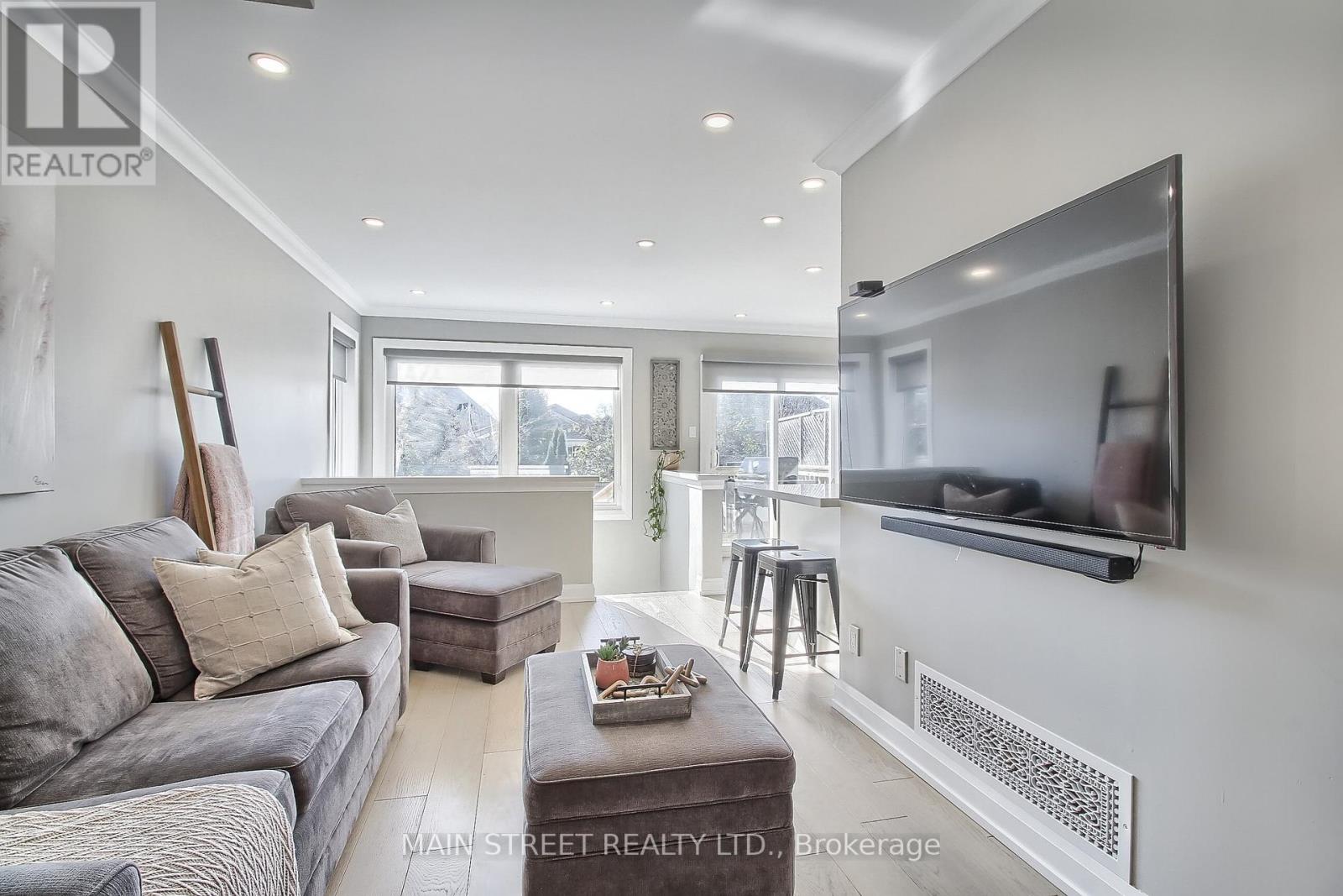 504 HEDDLE CRES