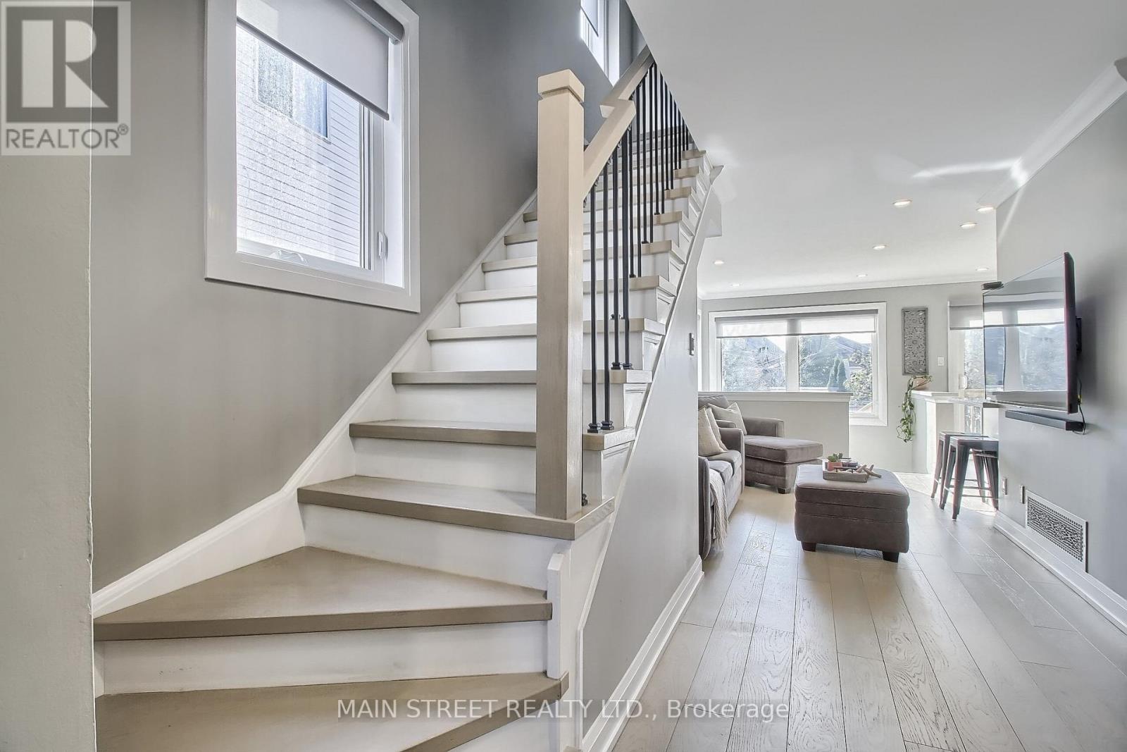 504 HEDDLE CRES