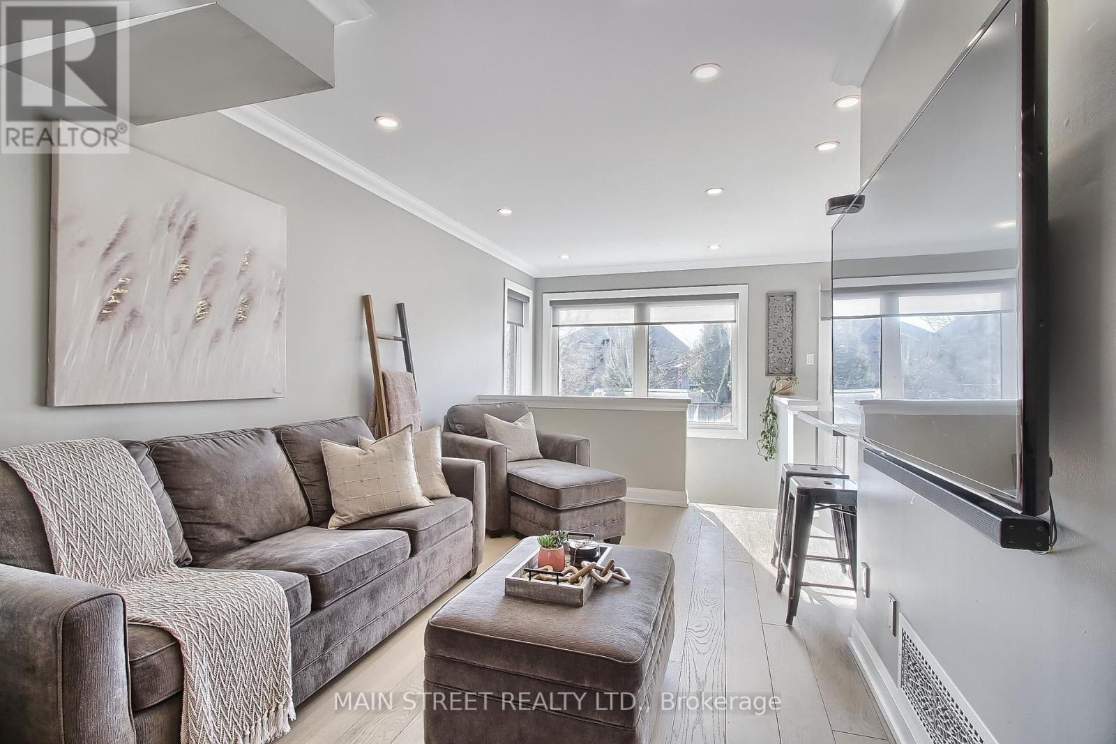504 HEDDLE CRES