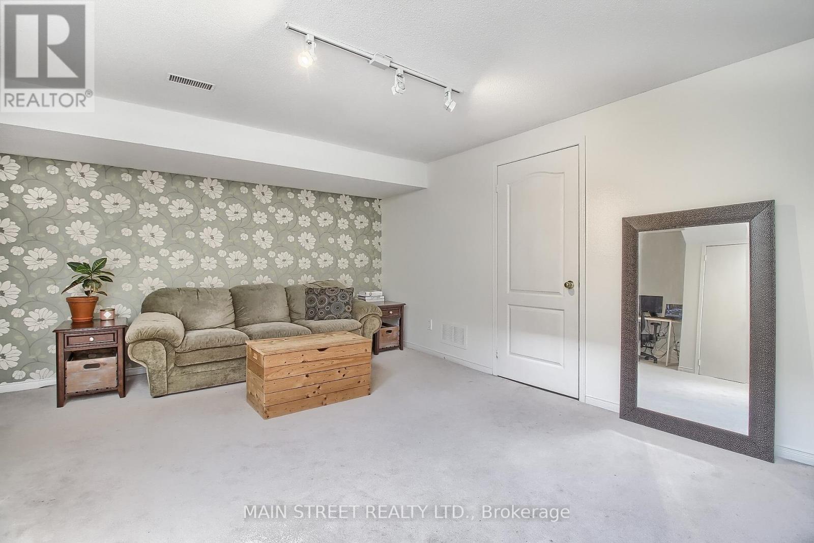504 HEDDLE CRES