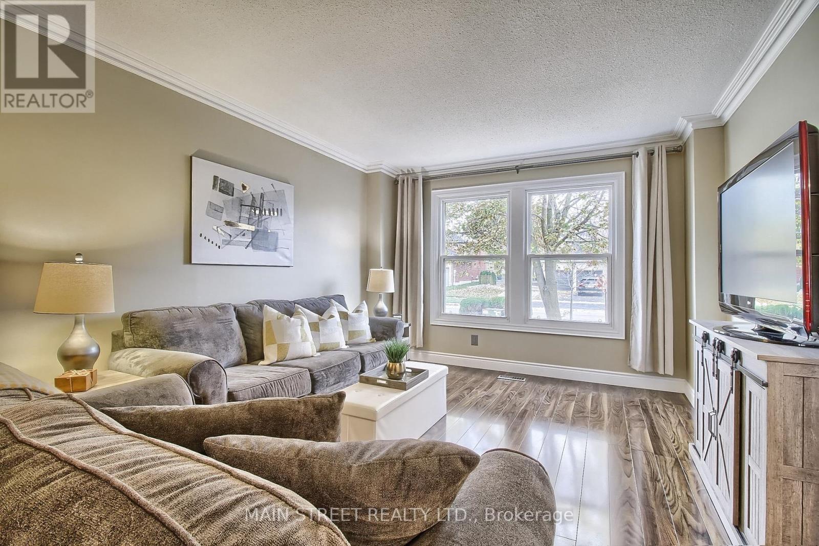 104 PEEVERS CRES