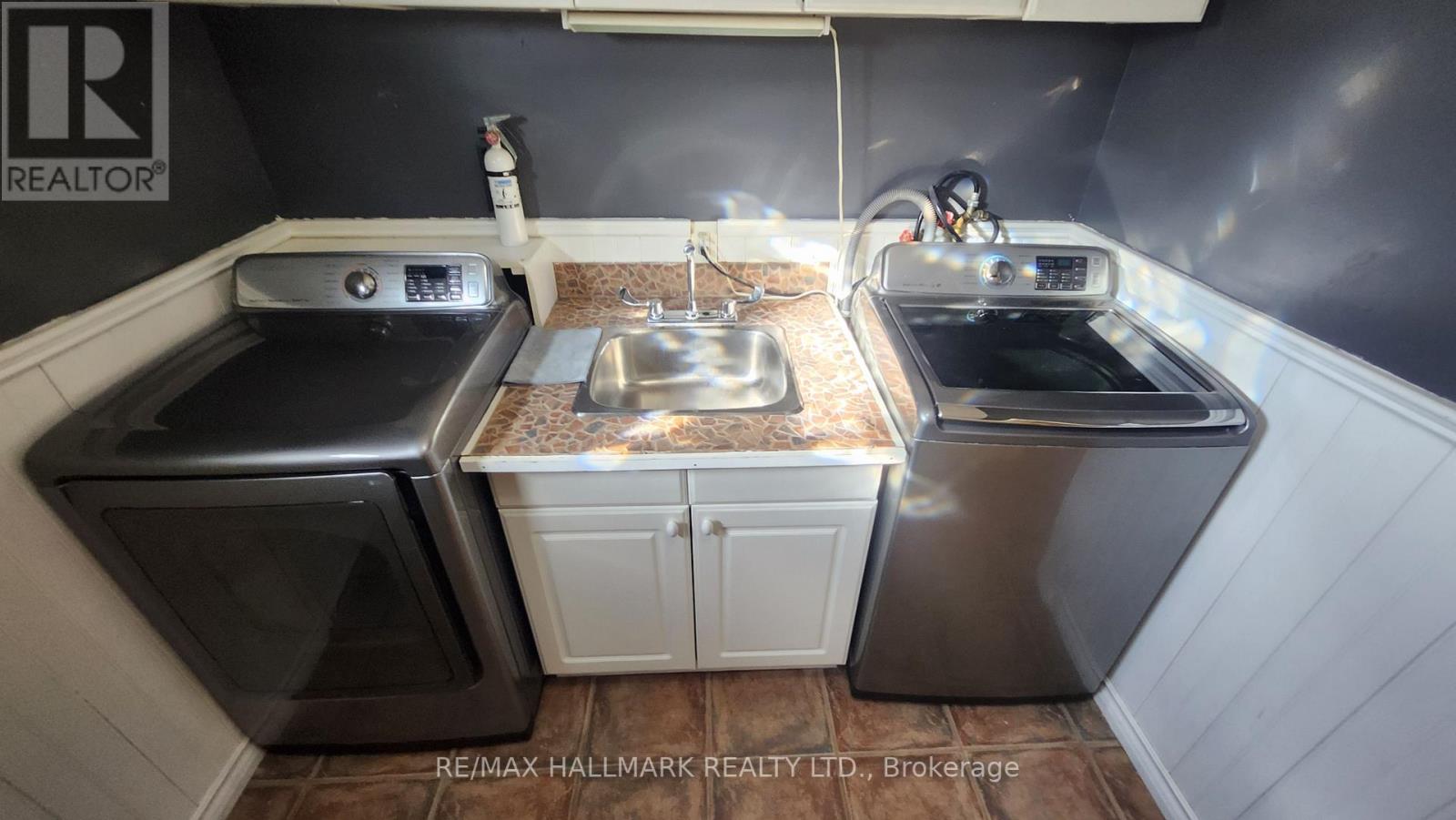 883 LESLIE VALLEY DR