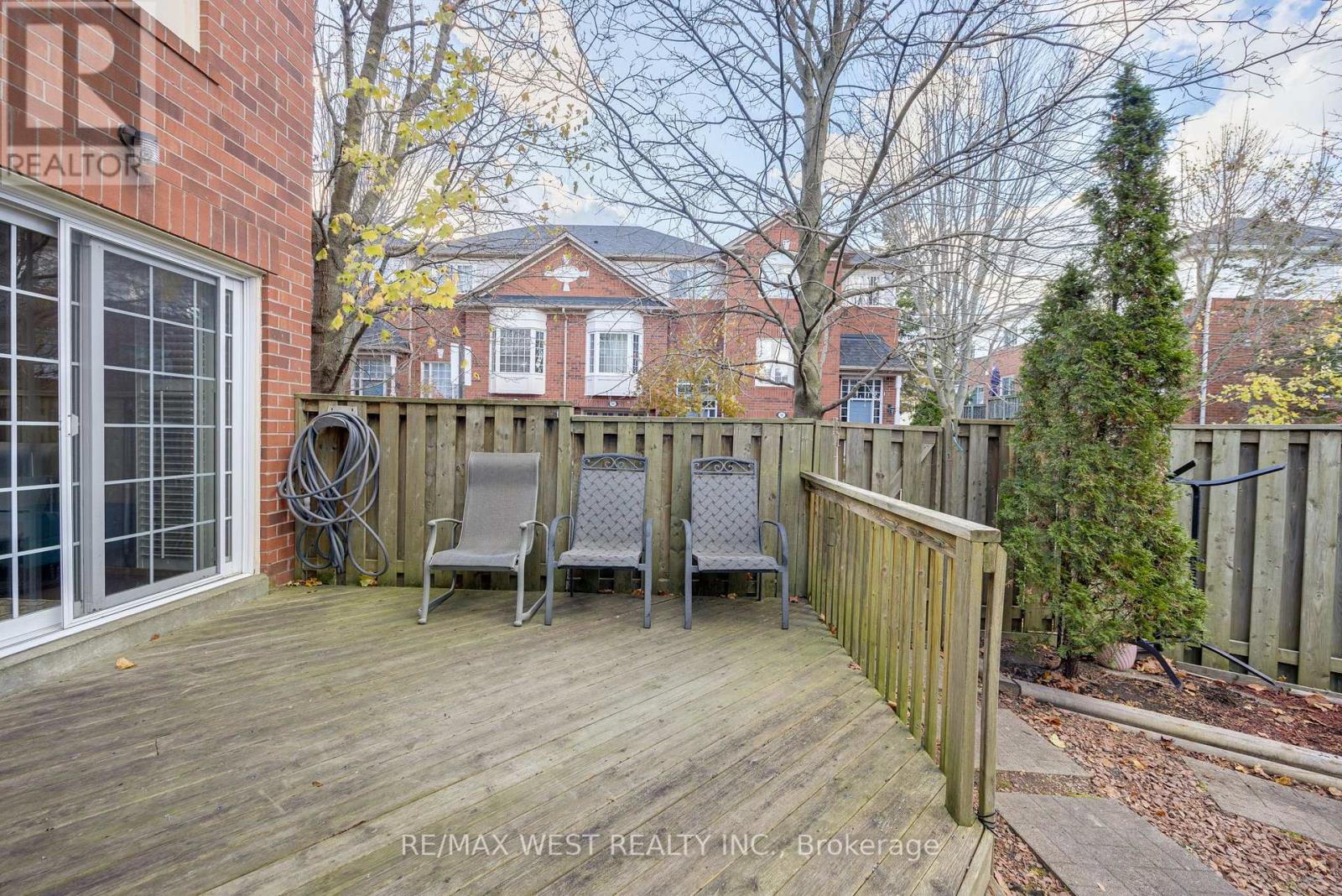 15 MOSAICS AVE