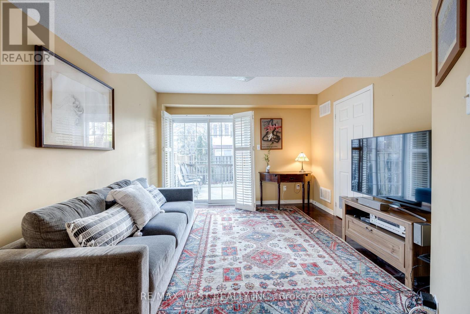 15 MOSAICS AVE