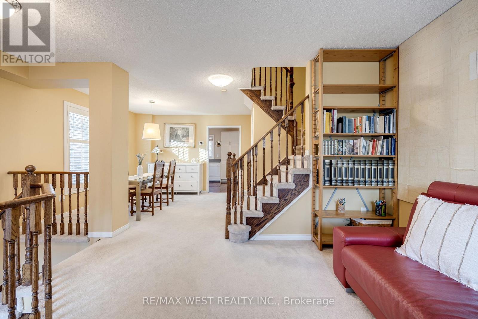 15 MOSAICS AVE