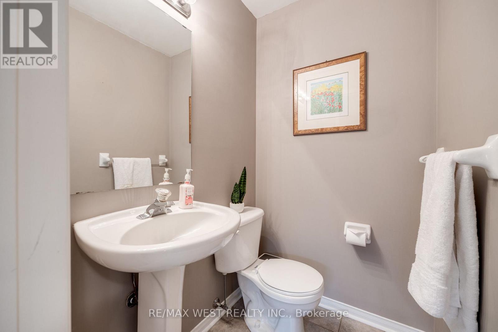 15 MOSAICS AVE