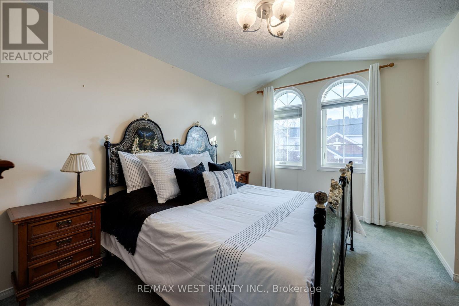 15 MOSAICS AVE