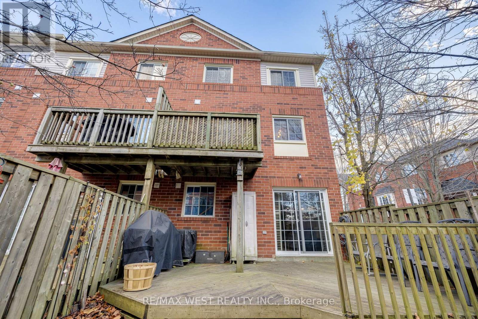 15 MOSAICS AVE