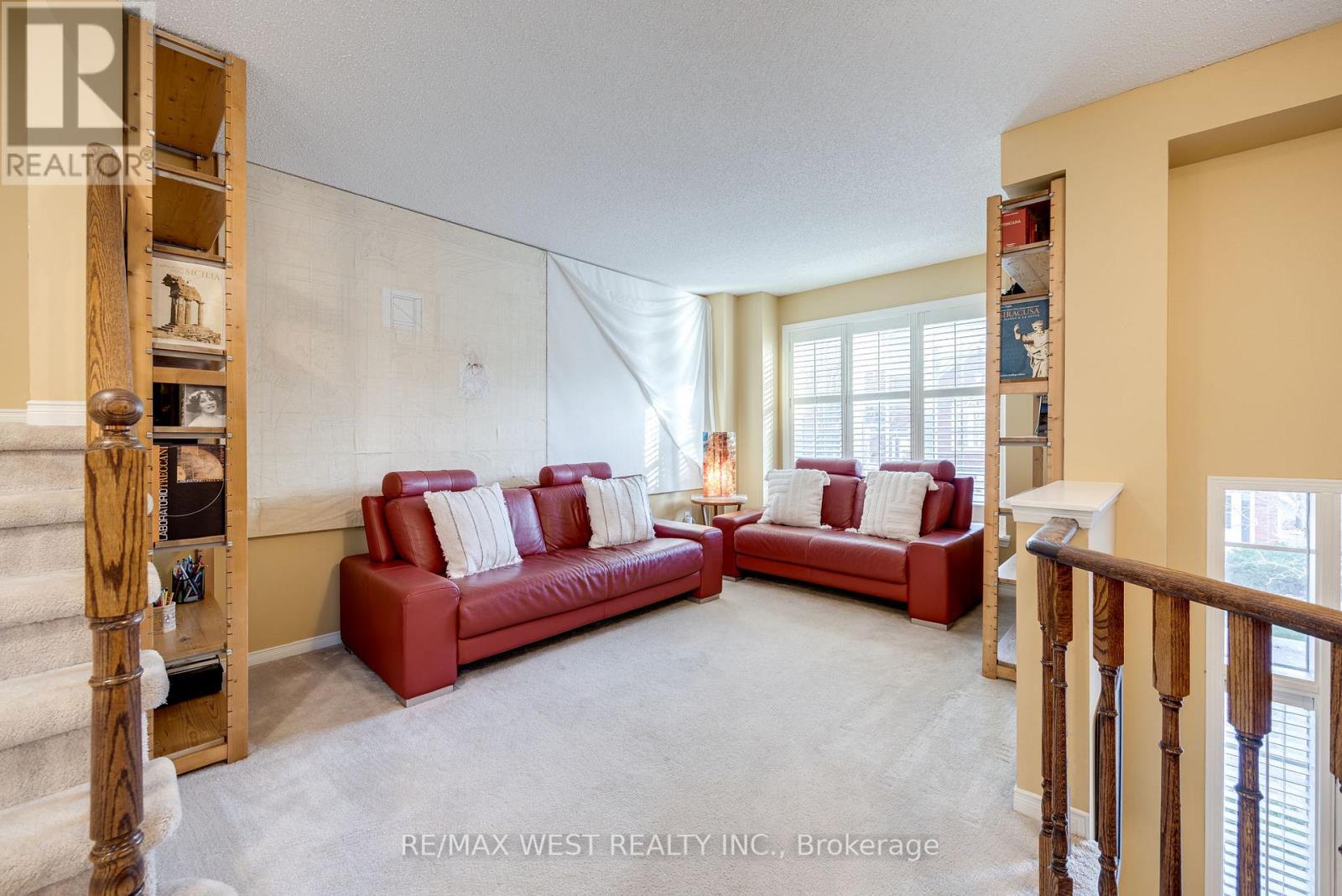 15 MOSAICS AVE