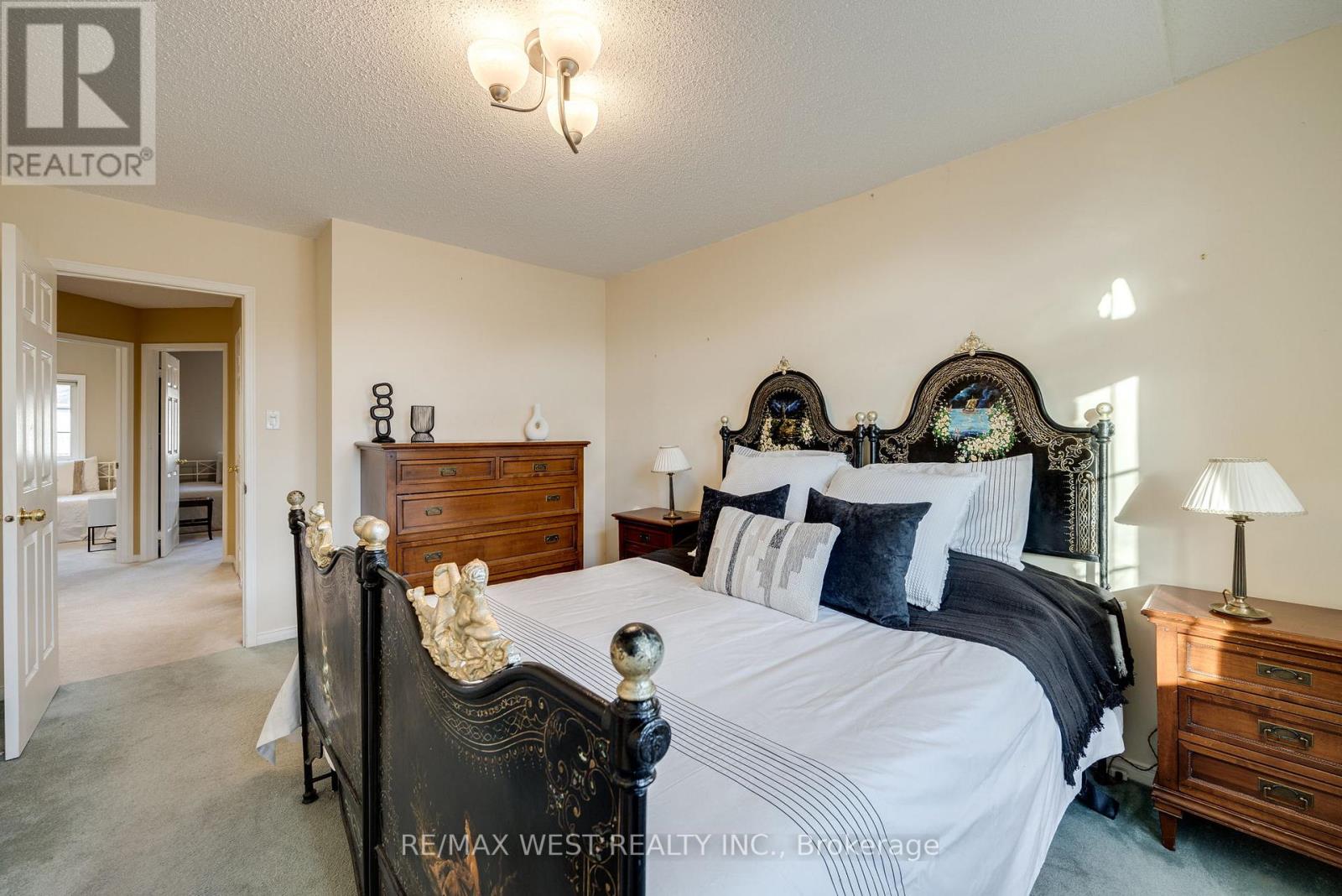 15 MOSAICS AVE