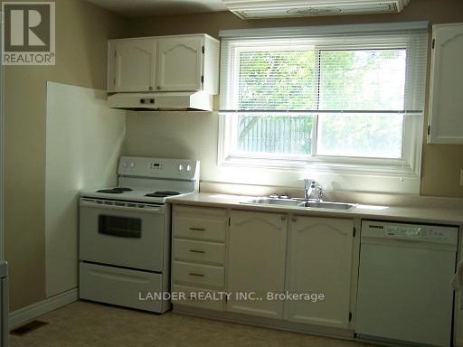 216 CURREY CRES