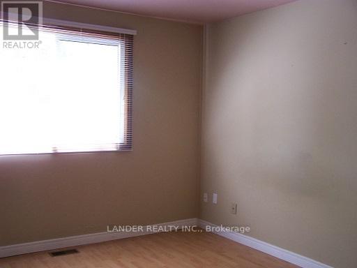 216 CURREY CRES