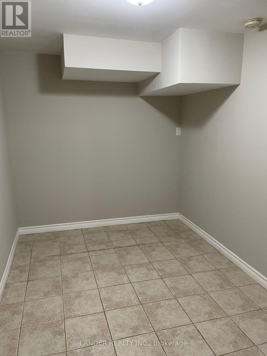 216 CURREY CRES
