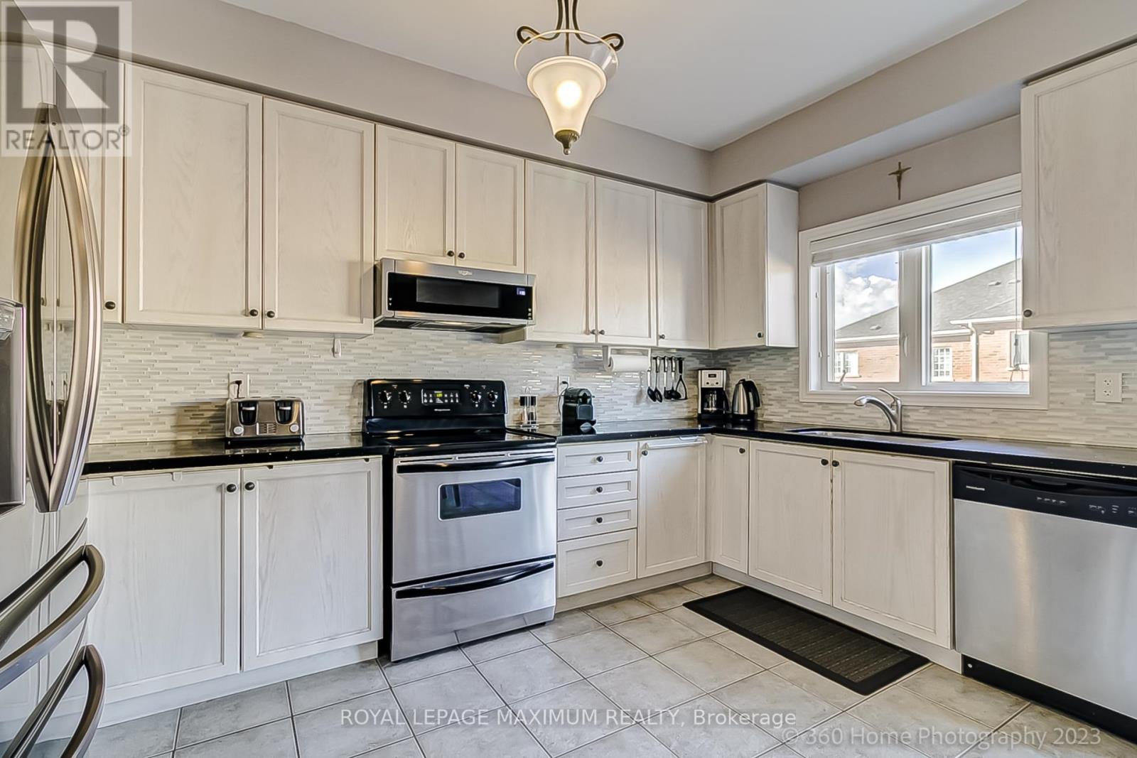 14 SHELBOURNE DR