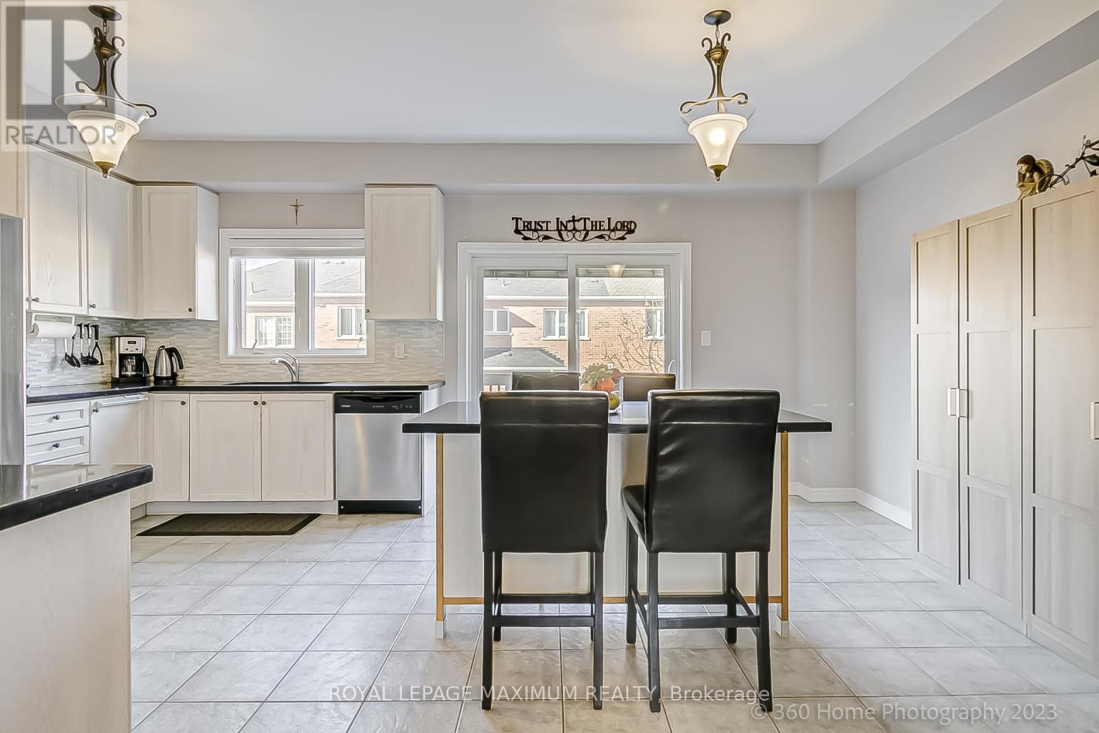 14 SHELBOURNE DR