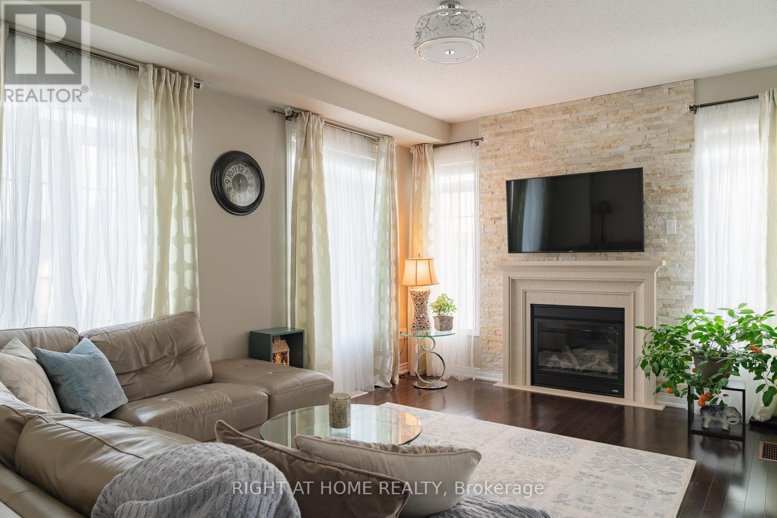 152 PELEE AVE