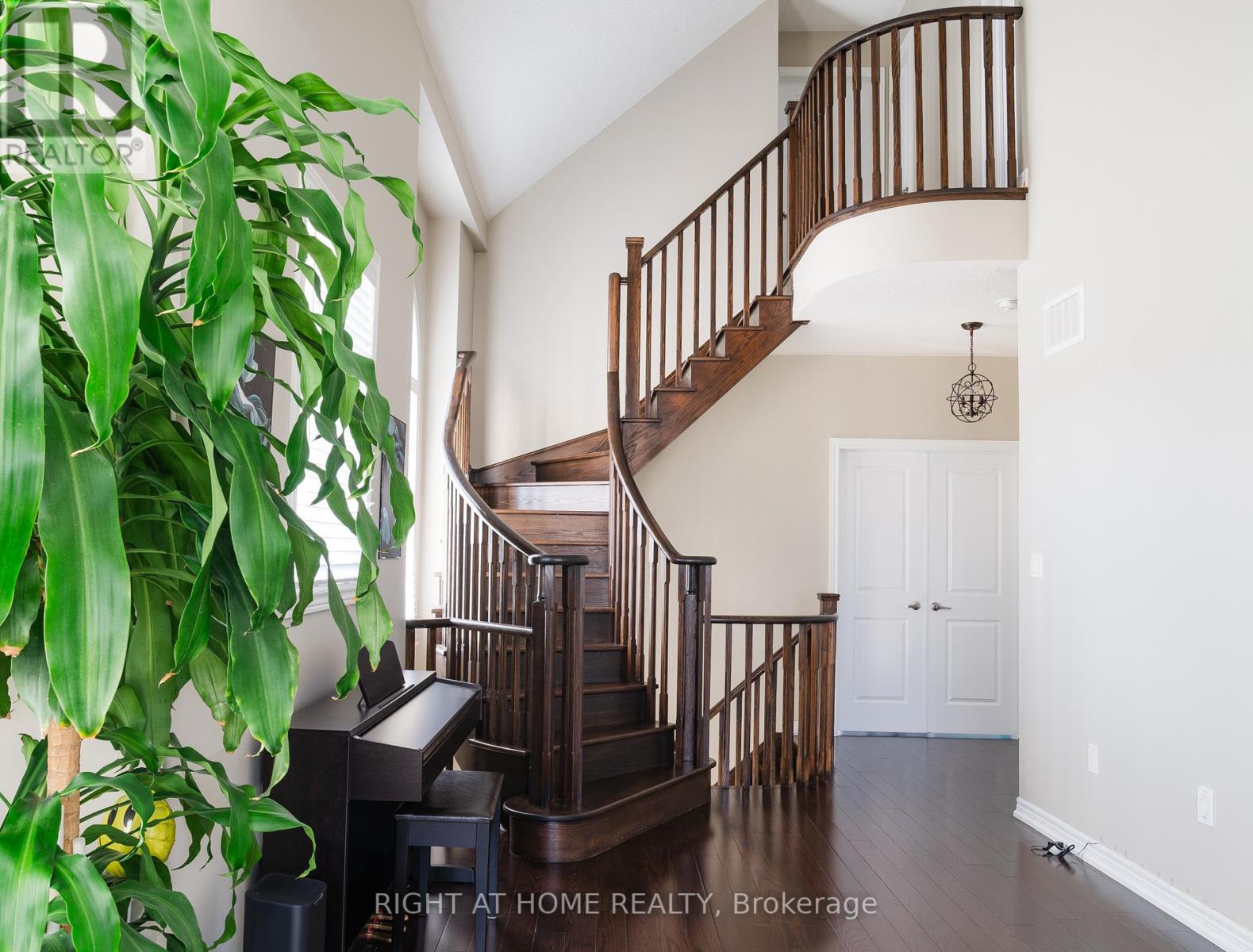 152 PELEE AVE