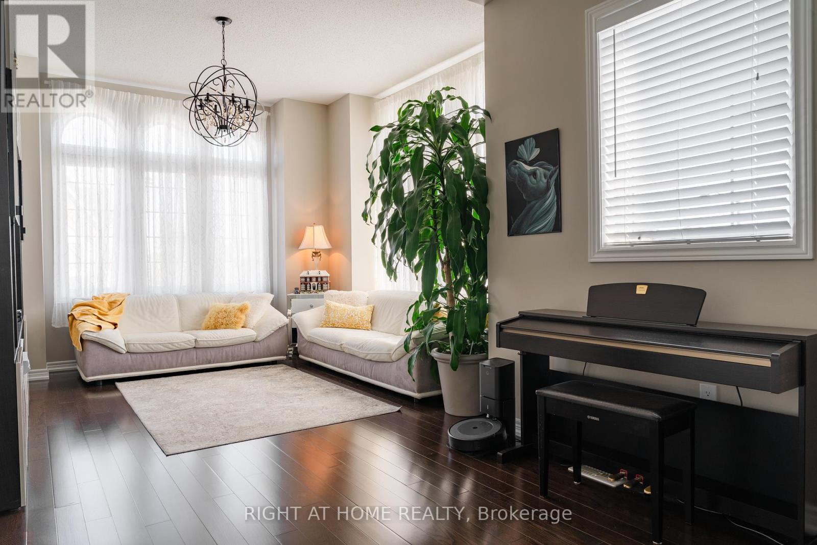 152 PELEE AVE