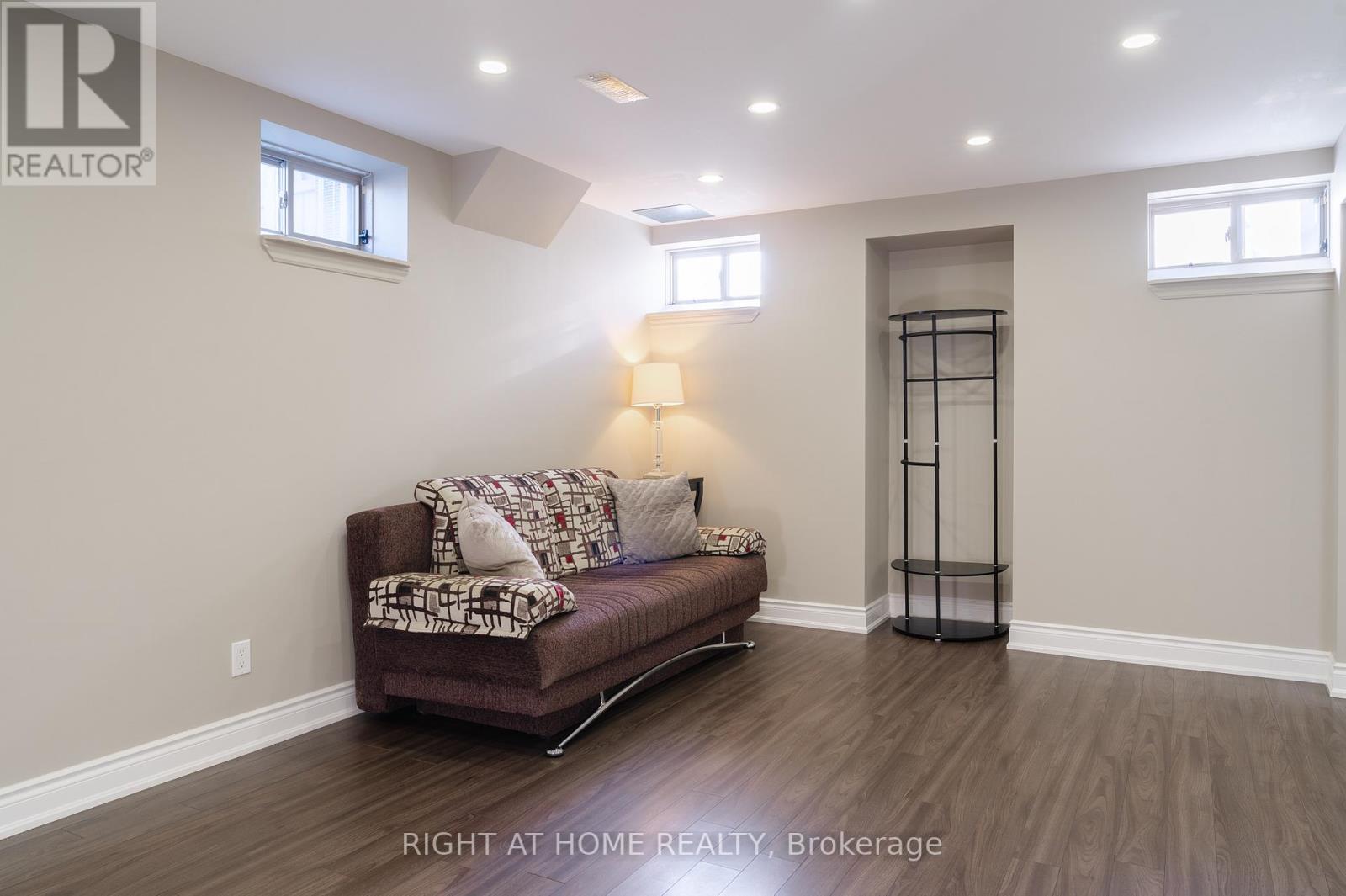152 PELEE AVE