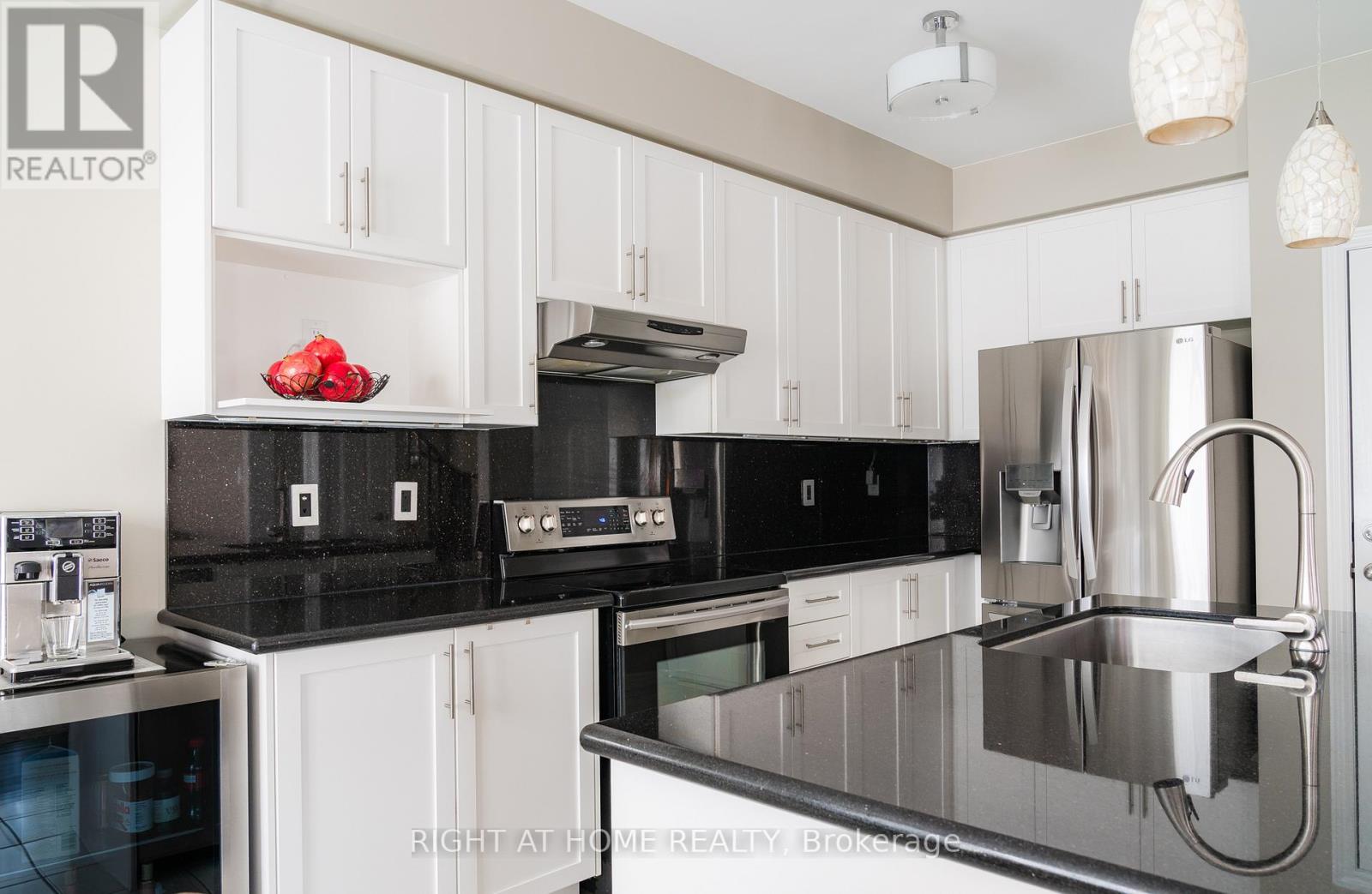 152 PELEE AVE