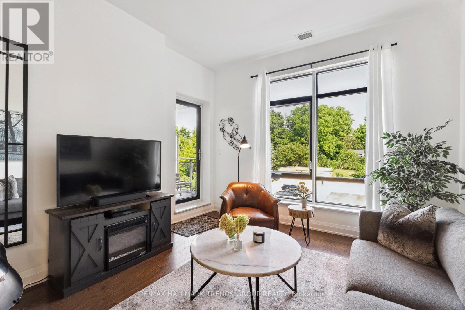 #303 -15277 YONGE ST, #303