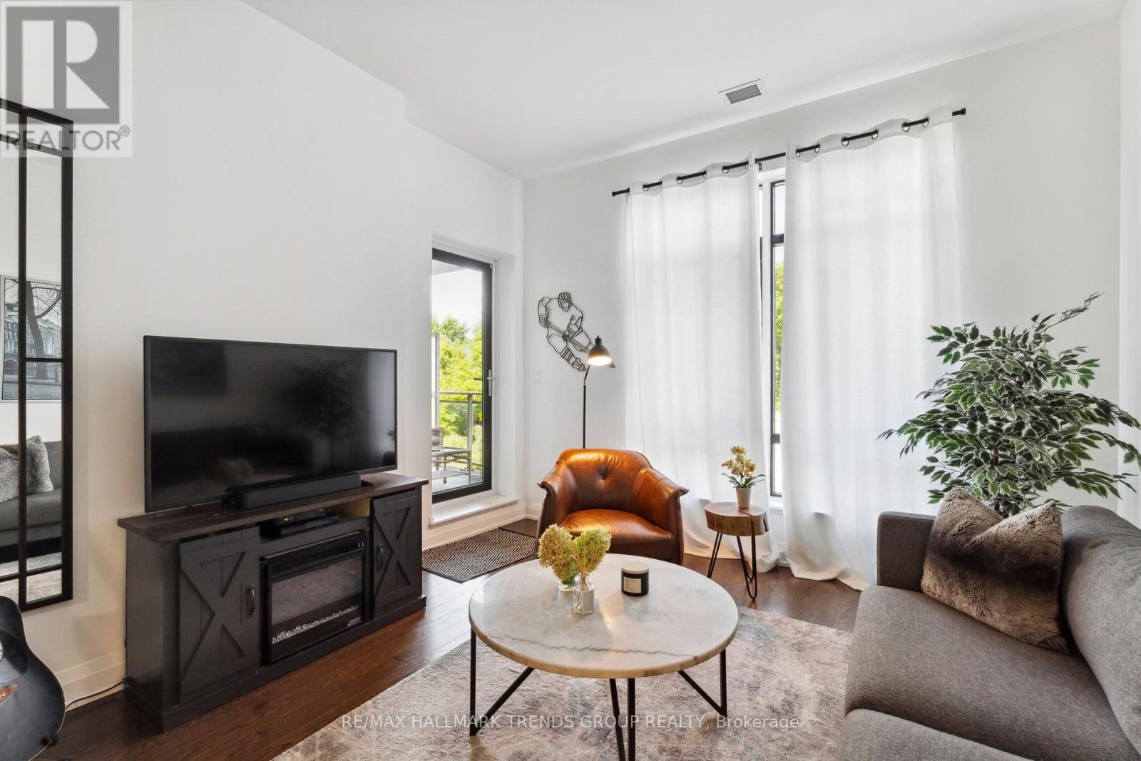 #303 -15277 YONGE ST, #303