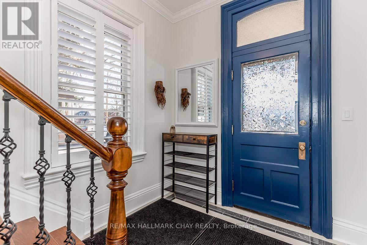 100 WELLINGTON ST W