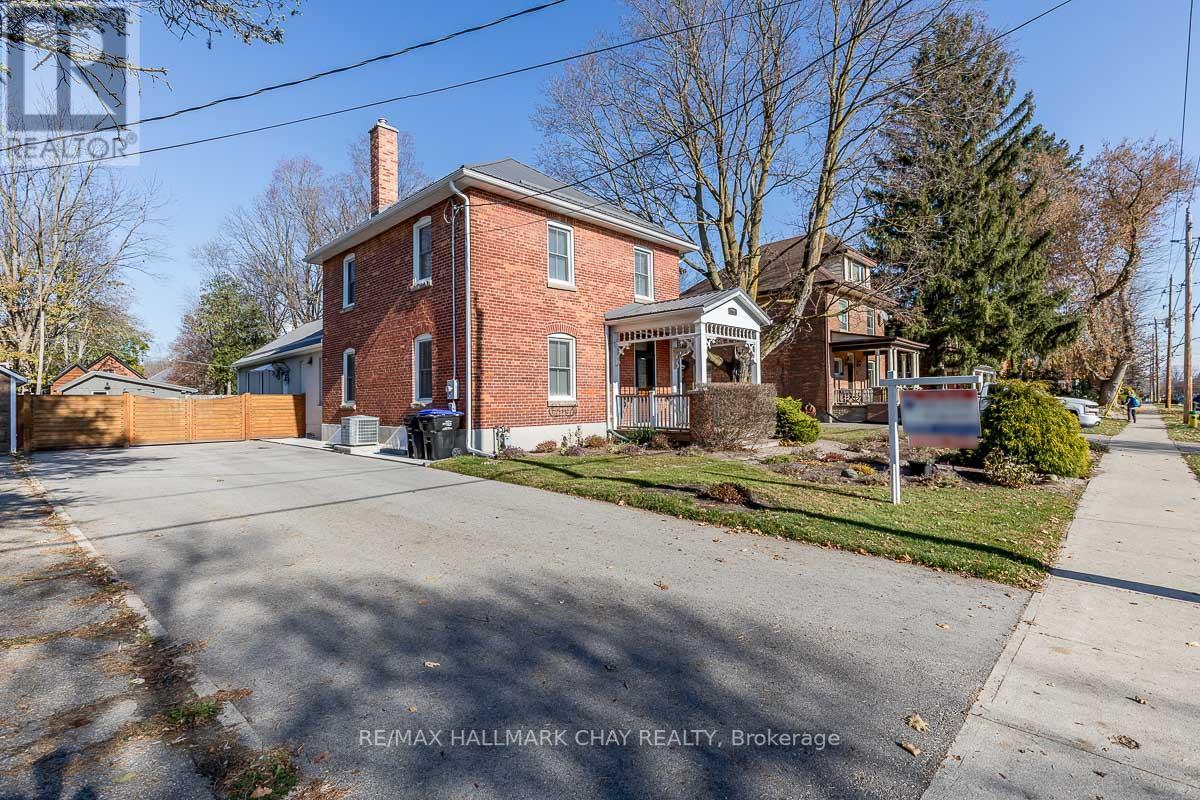 100 WELLINGTON ST W
