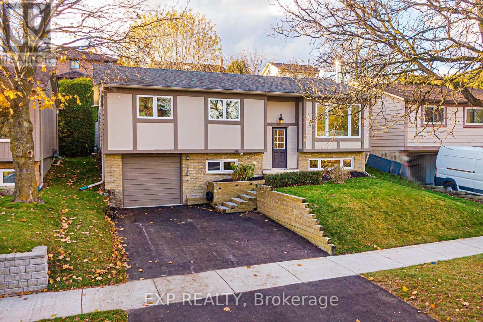 140 VALLEYVIEW CRES