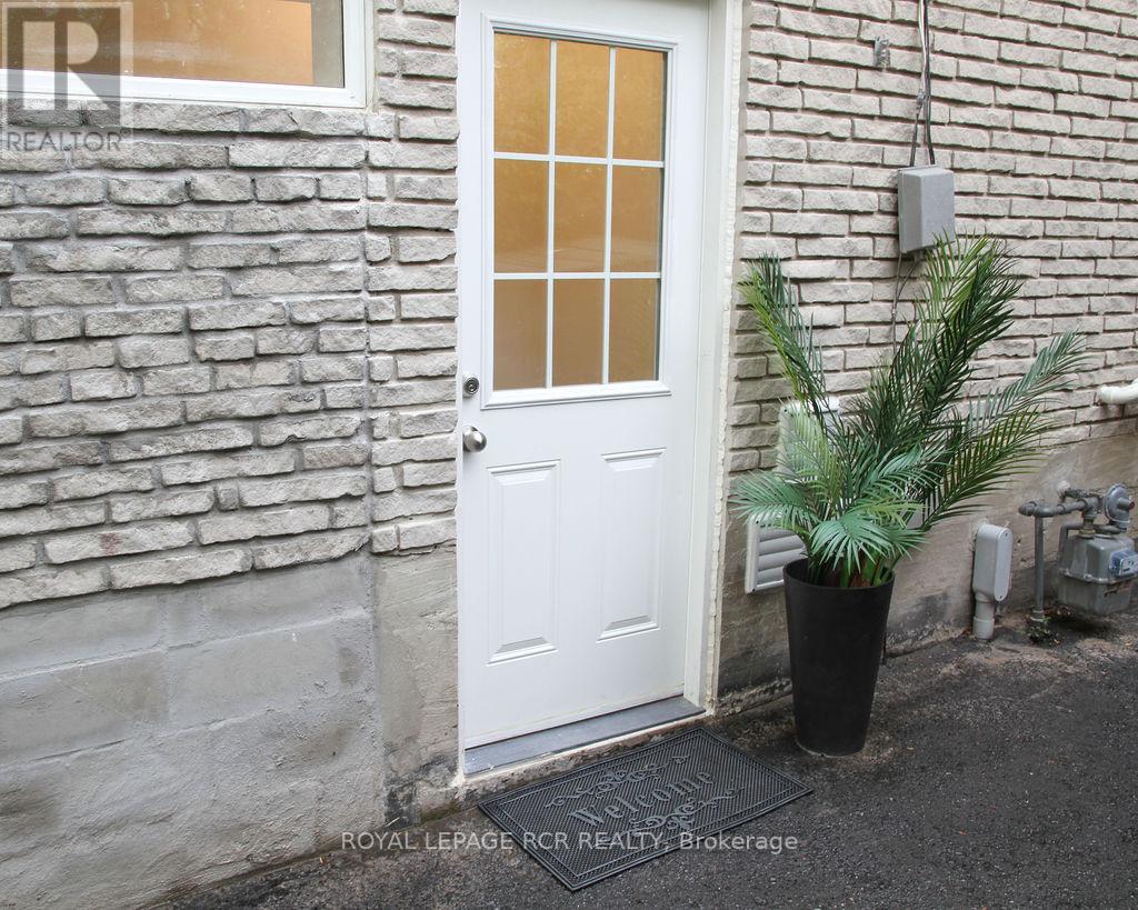 325 AMELIA ST