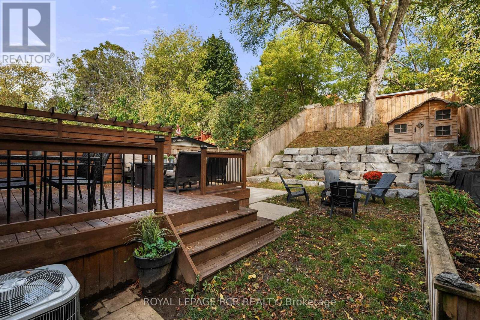 325 AMELIA ST
