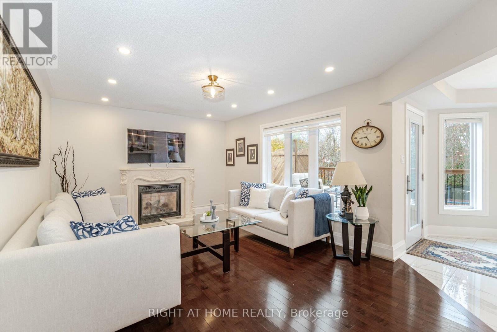 789 COLLEGE MANOR DR