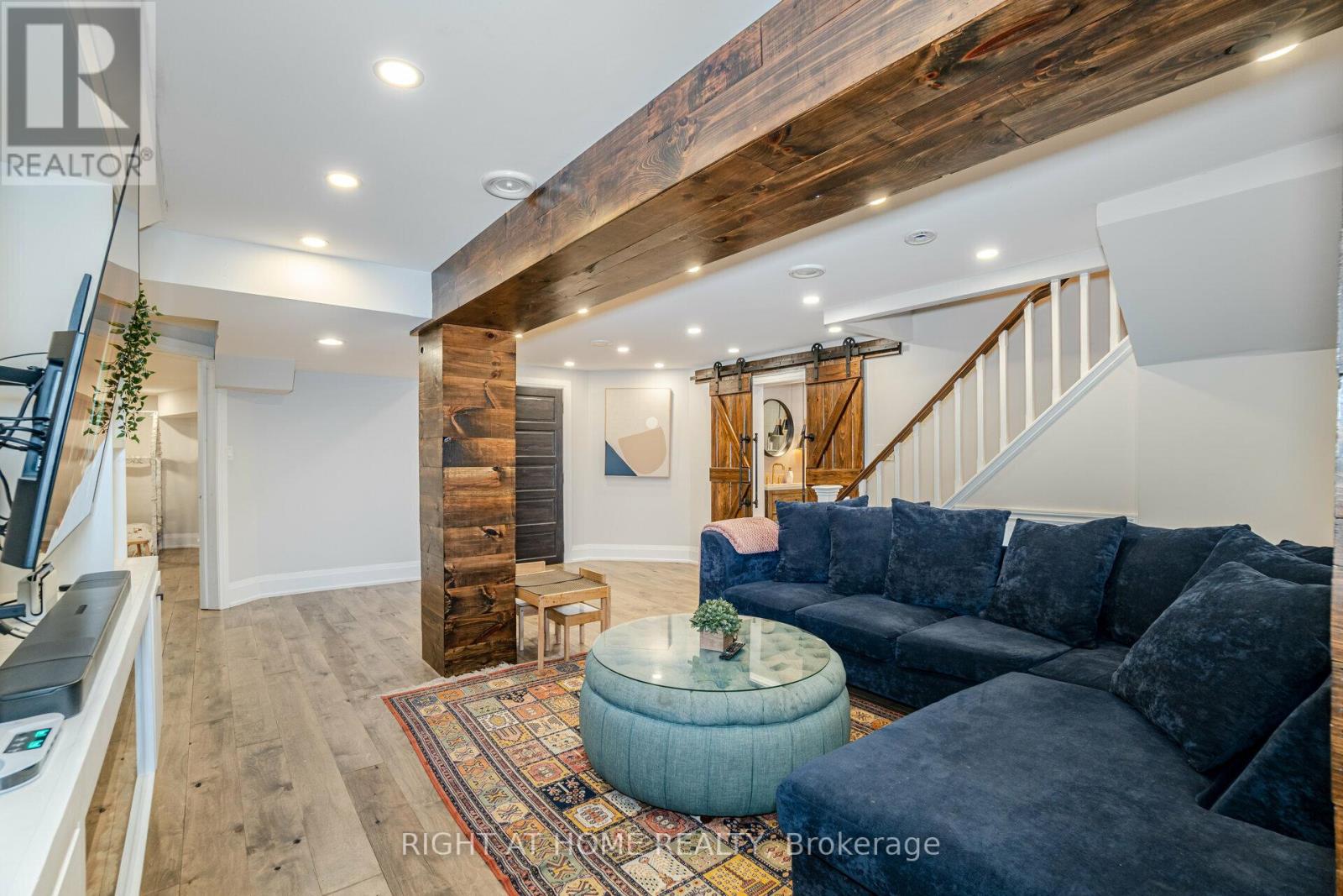 789 COLLEGE MANOR DR