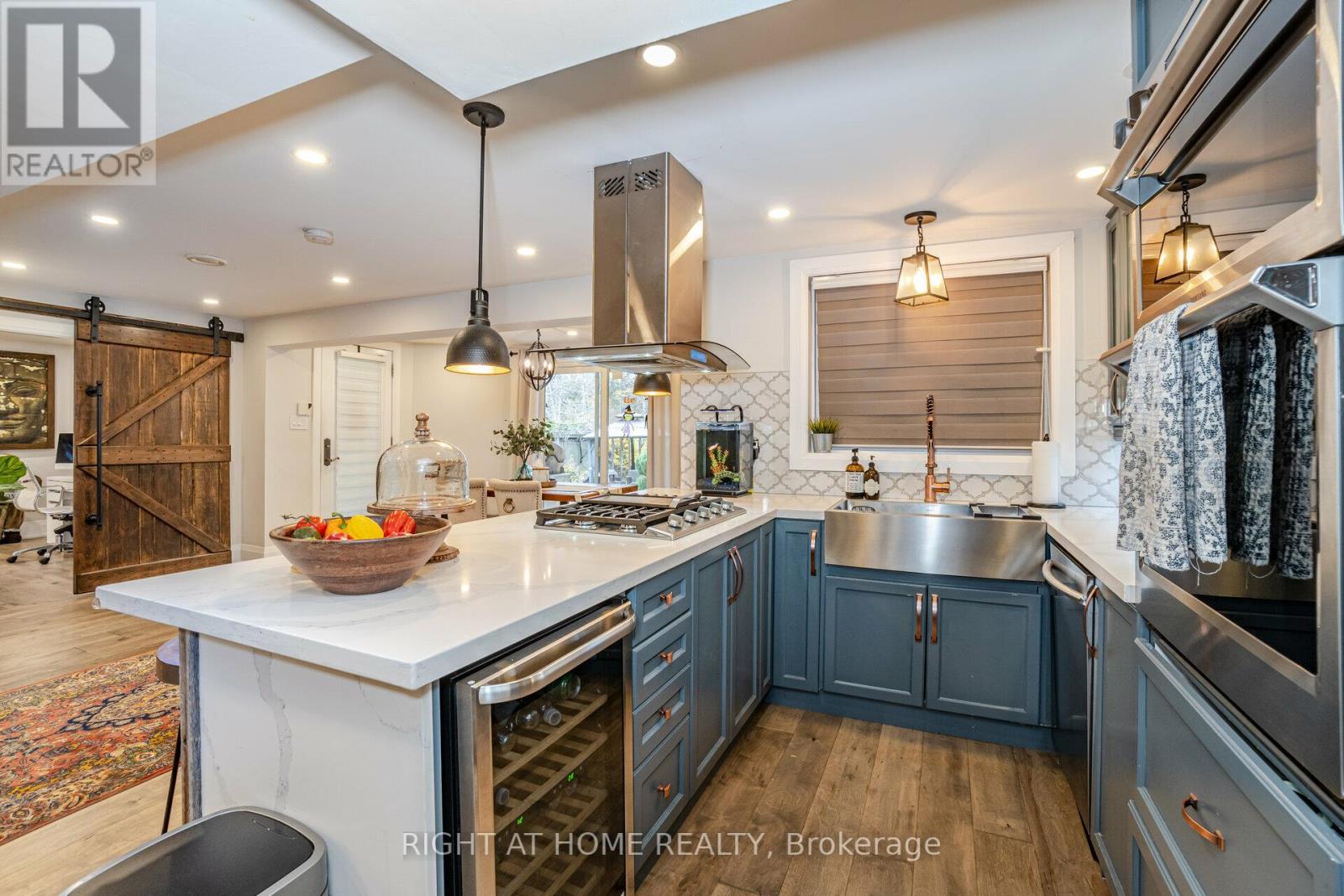 789 COLLEGE MANOR DR