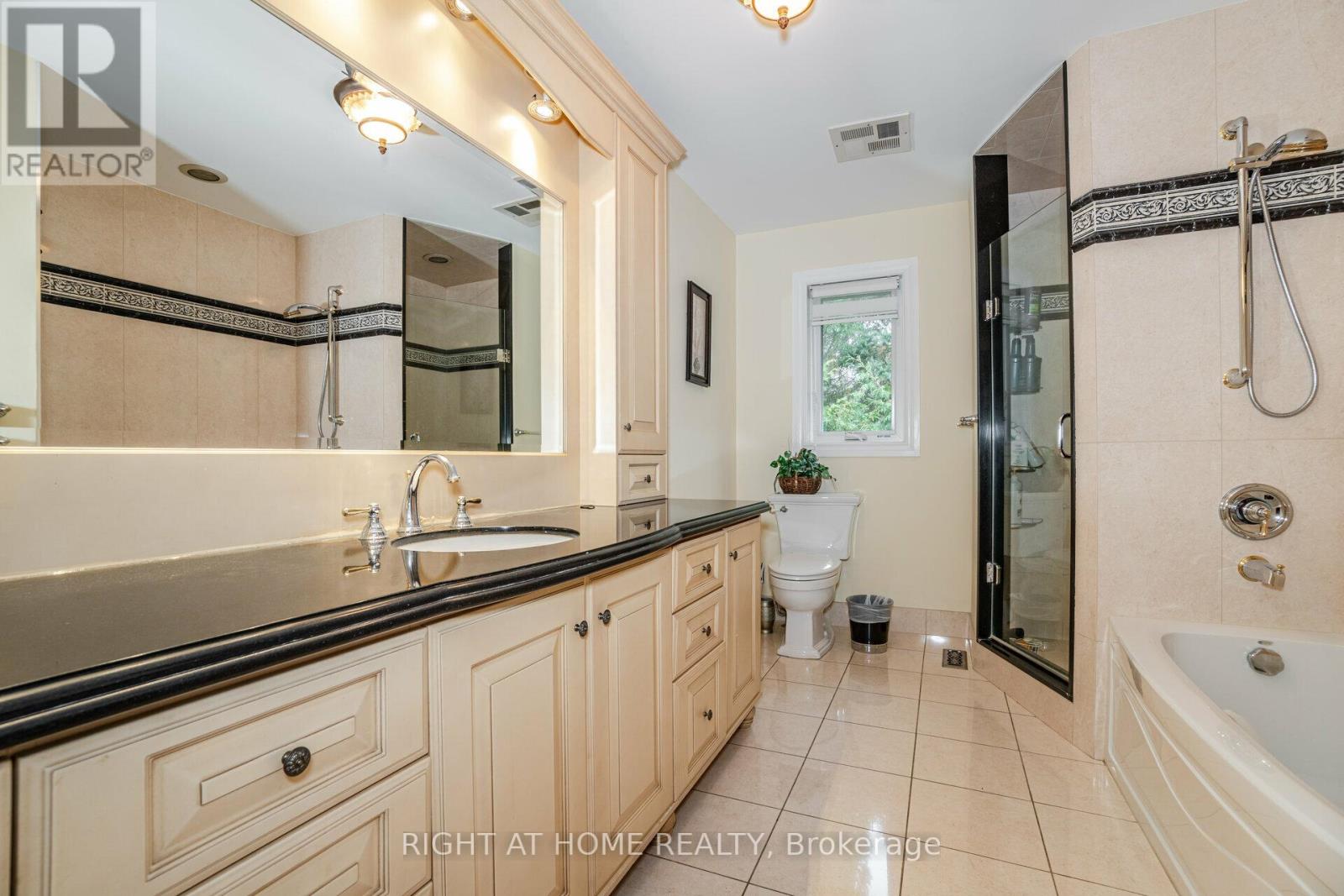 789 COLLEGE MANOR DR